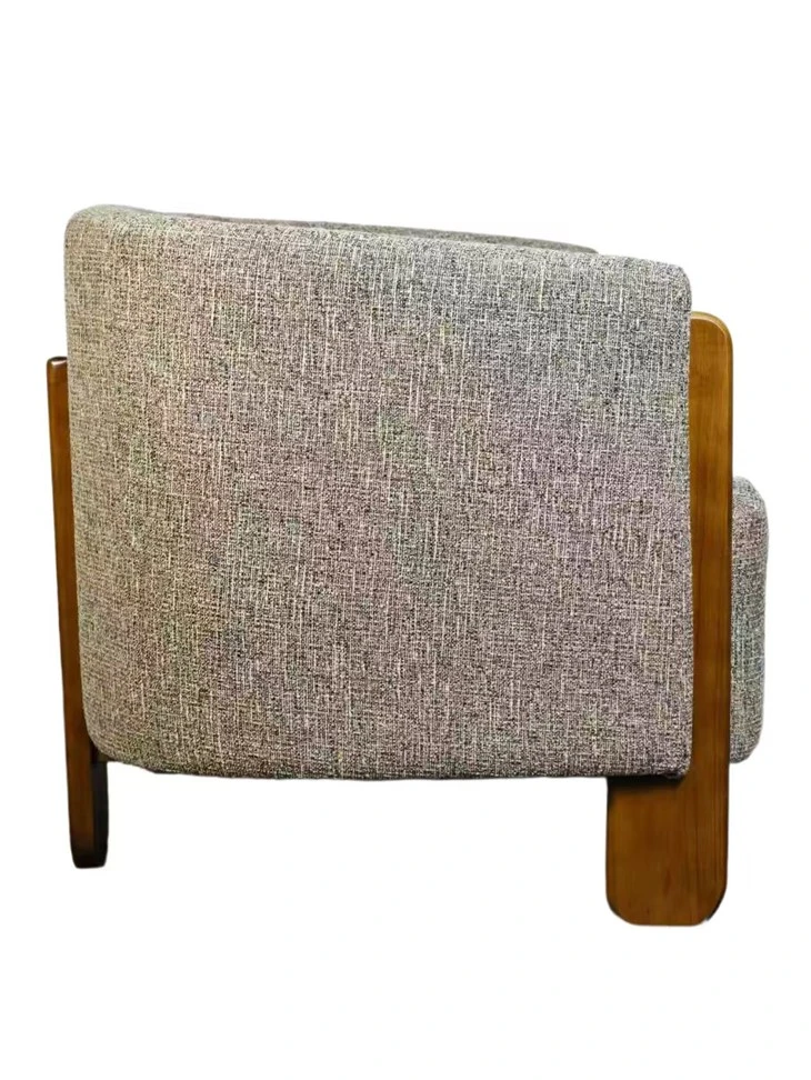 লিভিং রুমের জন্য সজ্জিত কাঠের আর্মচেয়ার OEM উপলব্ধ